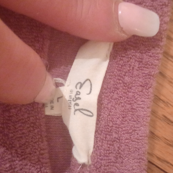 Large easel brand name sweatshirt n great condition worn Abt 4 times. Maroon clr - Picture 2 of 4